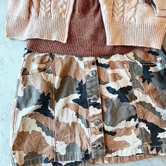 Almost Famous Camo Mini Skirt SZ 5 Button Front Cotton Stretch Y2K Denim - Picture 3 of 8
